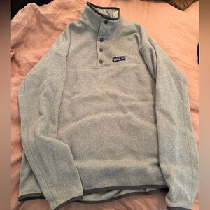 Patagonia Women’s medium
Lightweight better sweater
Drifter grey